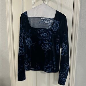 Old Navy Velvet Long Sleeve floral navy blue Top blouse. size L -